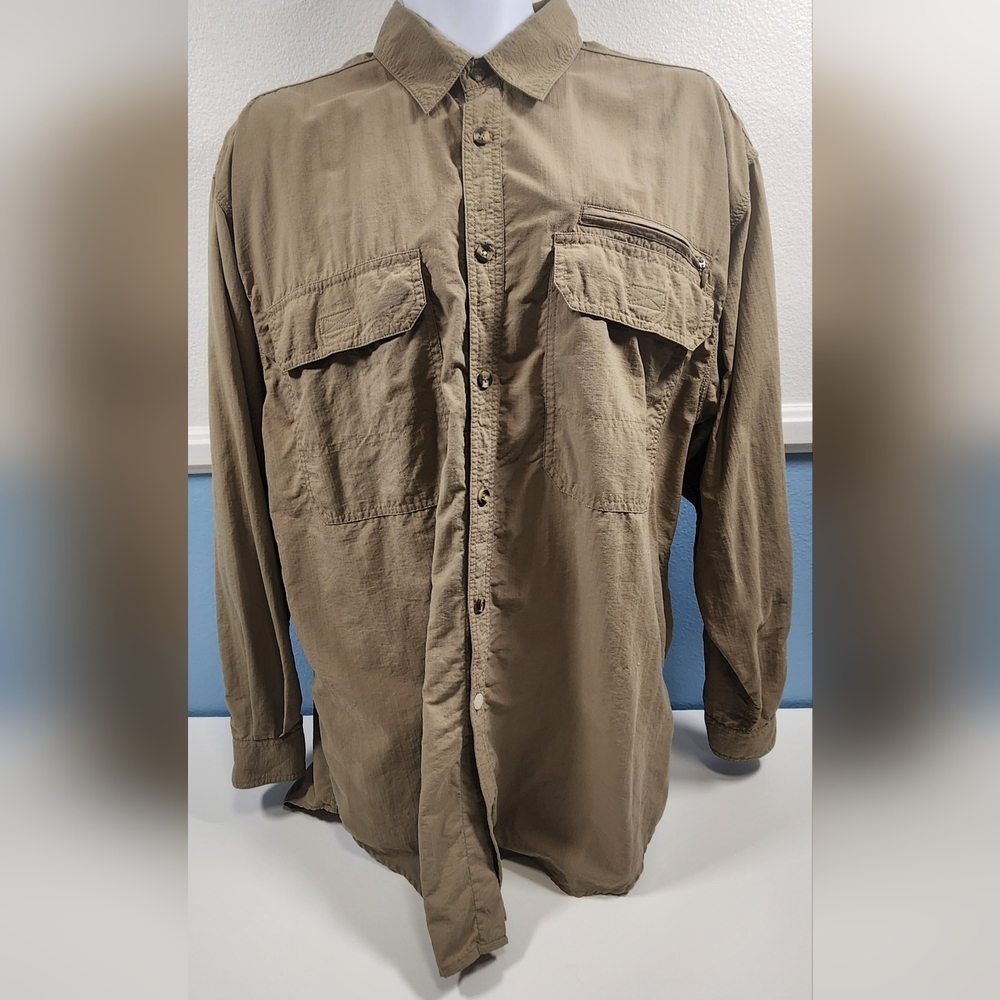 REI Men Out Door Button Up  Top Size L Khaki Long Sleeve‎ Pockets